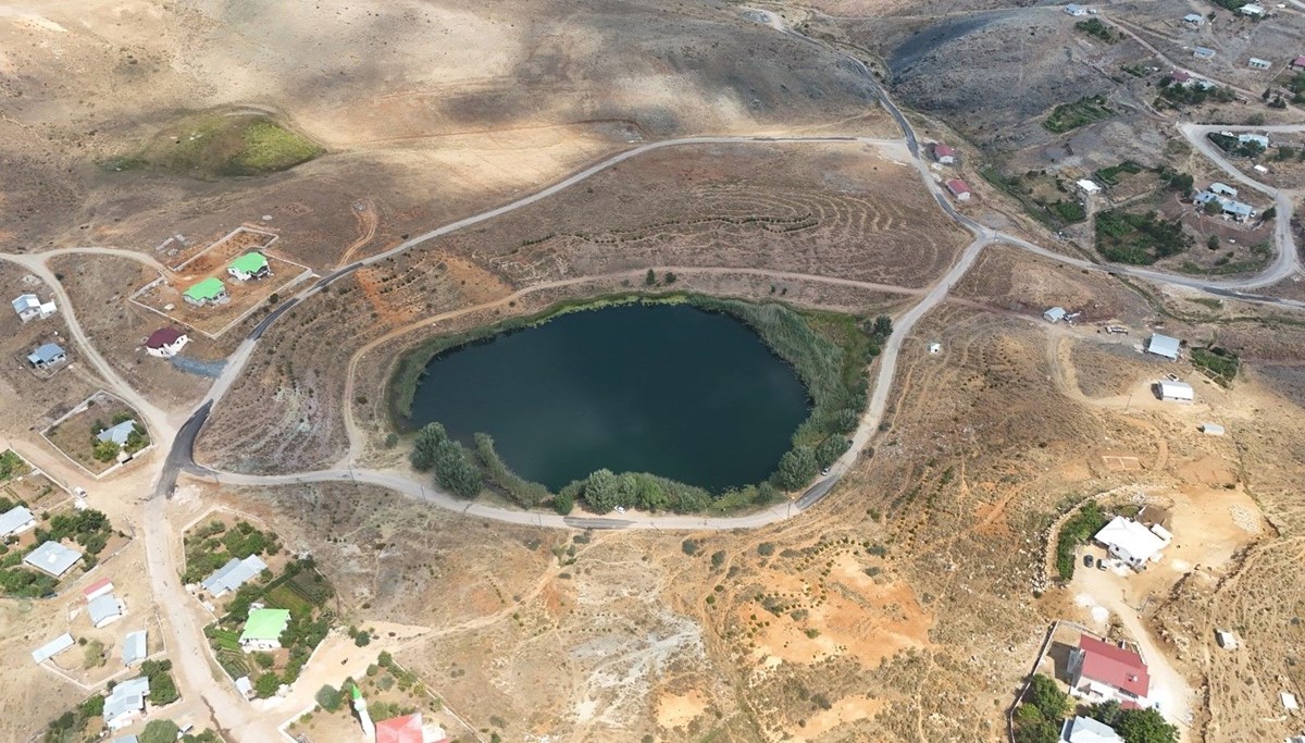Torosların zirvesindeki doğa harikaları: Dipsizgöl ve Eğrigöl, ziyaretçilere unutulmaz manzaralar sunuyor