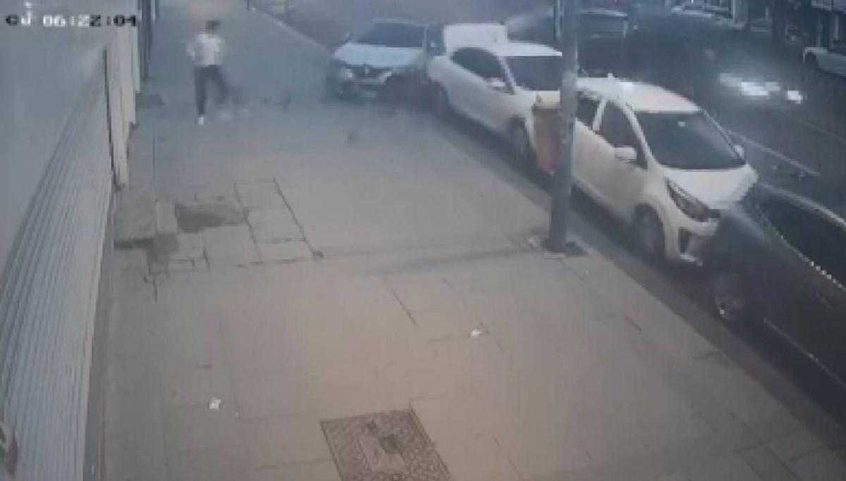 Park halindeki araçlara çarptı
