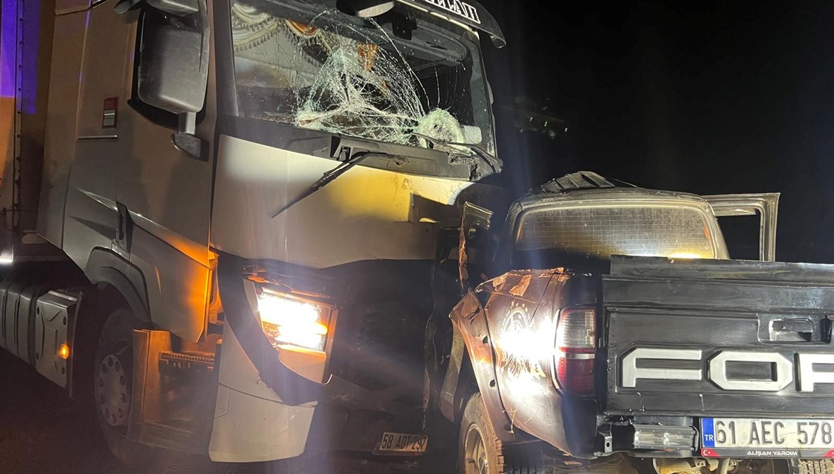 Sivas'ta feci kaza: 1 ölü Sivas'ta feci kaza: 1 ölü
