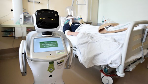 İtalya'da robotlar doktorlara yardım etmeye başladı