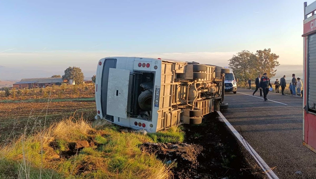 Tarım işçilerini taşıyan midibüs devrildi