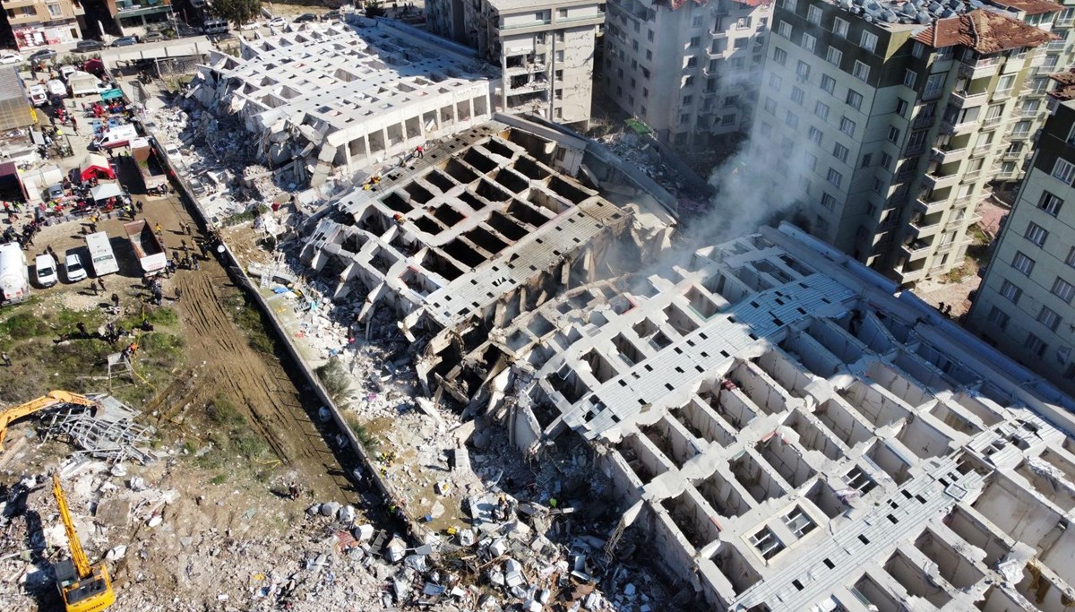 269 kişiye mezar olan Rönesans Rezidans soruşturması tamamlandı | Bilirkişi raporu: Kirişler elle sökülebiliyordu 269 kişiye mezar olan Rönesans Rezidans soruşturması tamamlandı | Bilirkişi raporu: Kirişler elle sökülebiliyordu