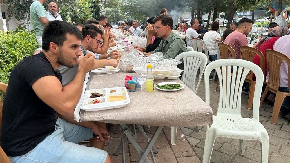 Bedava yemek için "Mevlüt Bulma" grubu kurdular - 8