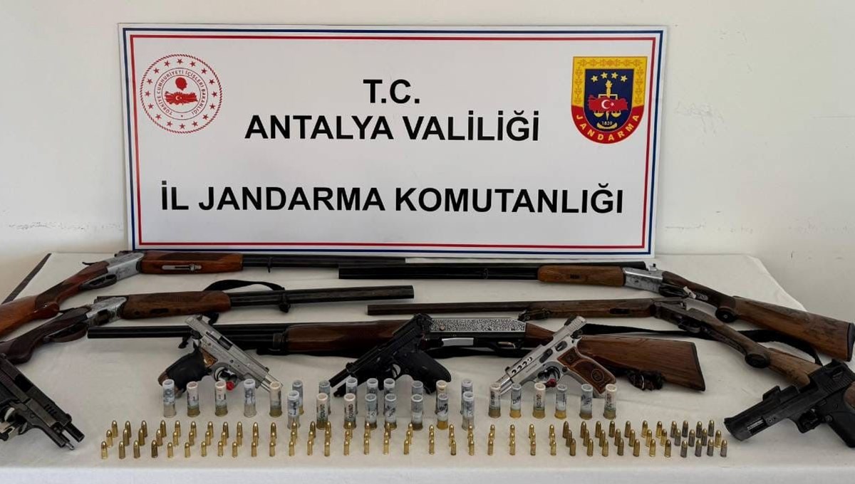 Antalya’da ruhsatsız silah operasyonu: 6 şüpheli yakalandı Antalya’da ruhsatsız silah operasyonu: 6 şüpheli yakalandı