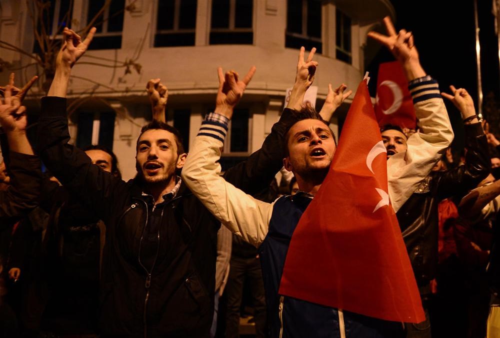 Seçim sonuçlarını protesto ettiler - 1