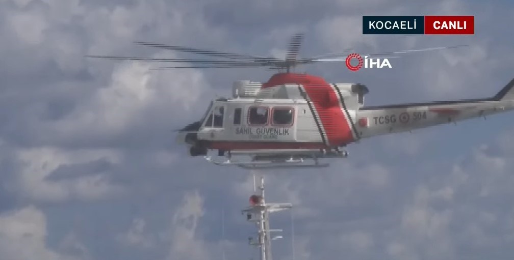 7 kişilik mürettebat için helikopterle kurtarma çalışması yapıldı.