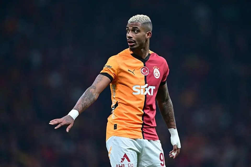 Galatasaray’ın yıldızı Fatih Terim'in takımına imza atıyor - 1