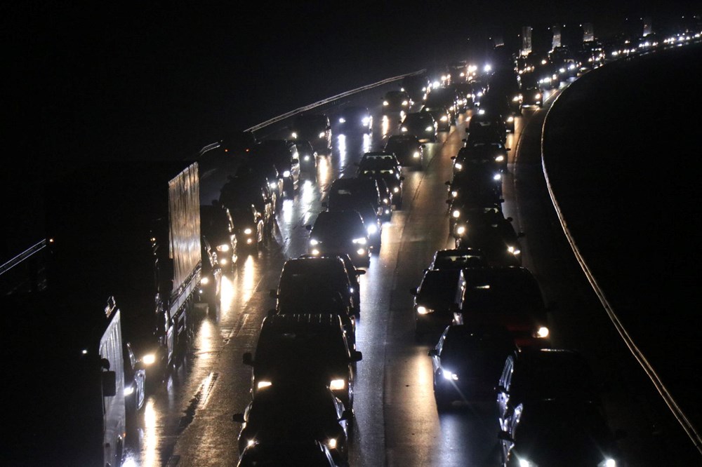 Bayram Seyahati Zirvesi: Otoyollarda Trafik Kilitlendi 79