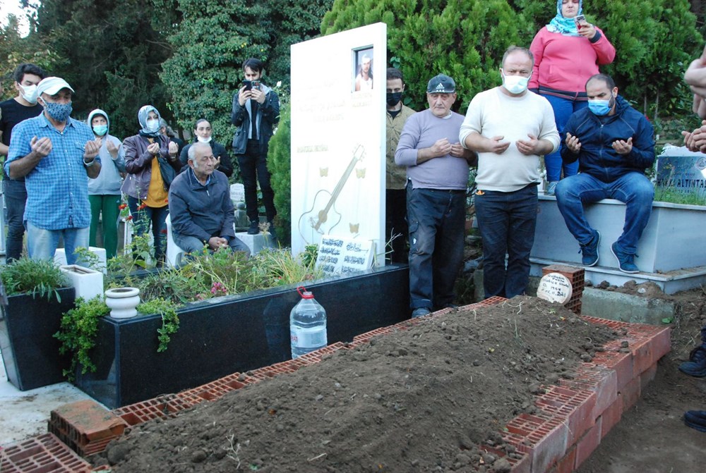 Hatice Akarsu oğlu Barış Akarsu'nun yanına defnedildi - 5