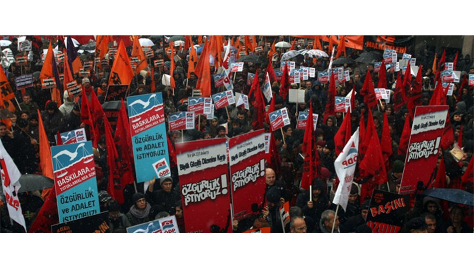 Hopalılar özgürlüğü horonla kutladı