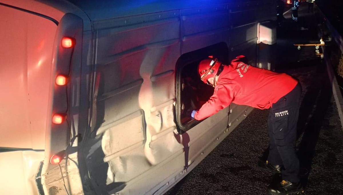 Manisa'da minibüs devrildi: 1 ölü