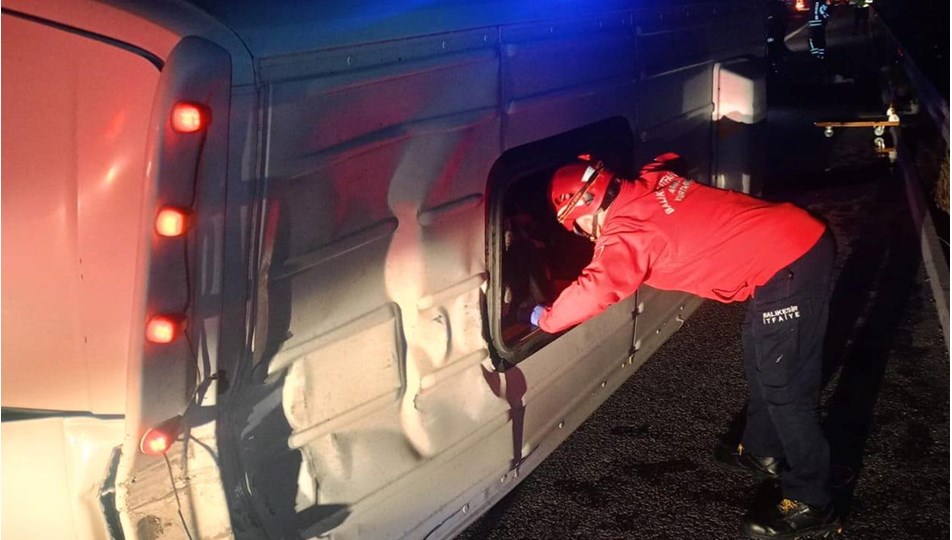Manisa'da minibüs devrildi: 1 ölü, 13 yaralı