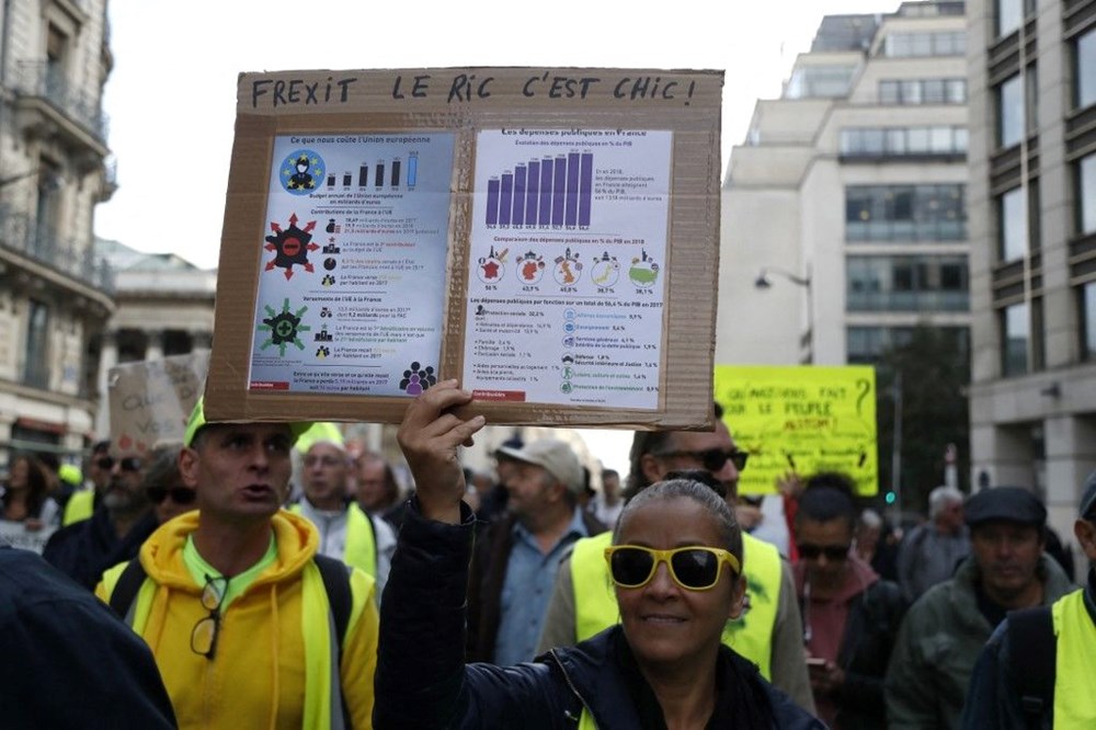 Paris'te aşırı sağcılar AB'den ayrılma çağrısıyla sokağa indi - 5