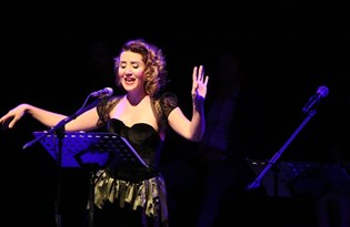 Bursa Da Izmir Depremzedelerine Yardim Konseri Ntv