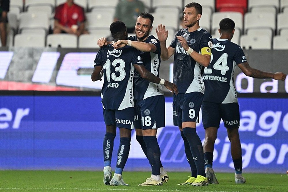 Fenerbahçe, Kadıköy'de Antalyaspor karşısında: Muhtemel 11'ler - 8