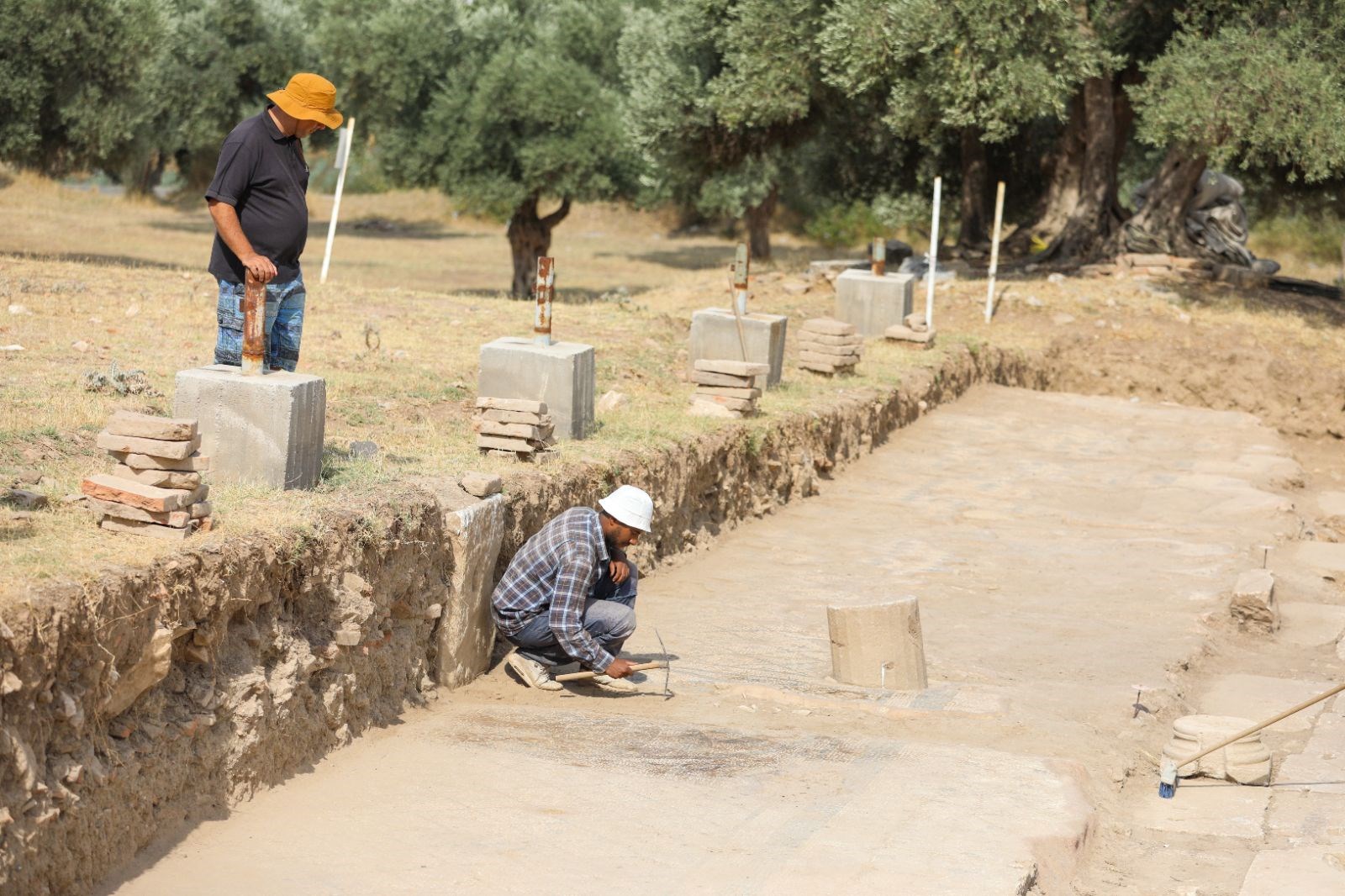 Metropolis Antik Kenti'nde Yeni Bulgu: 1800 Yıllık Yapı Bulundu | N-Life