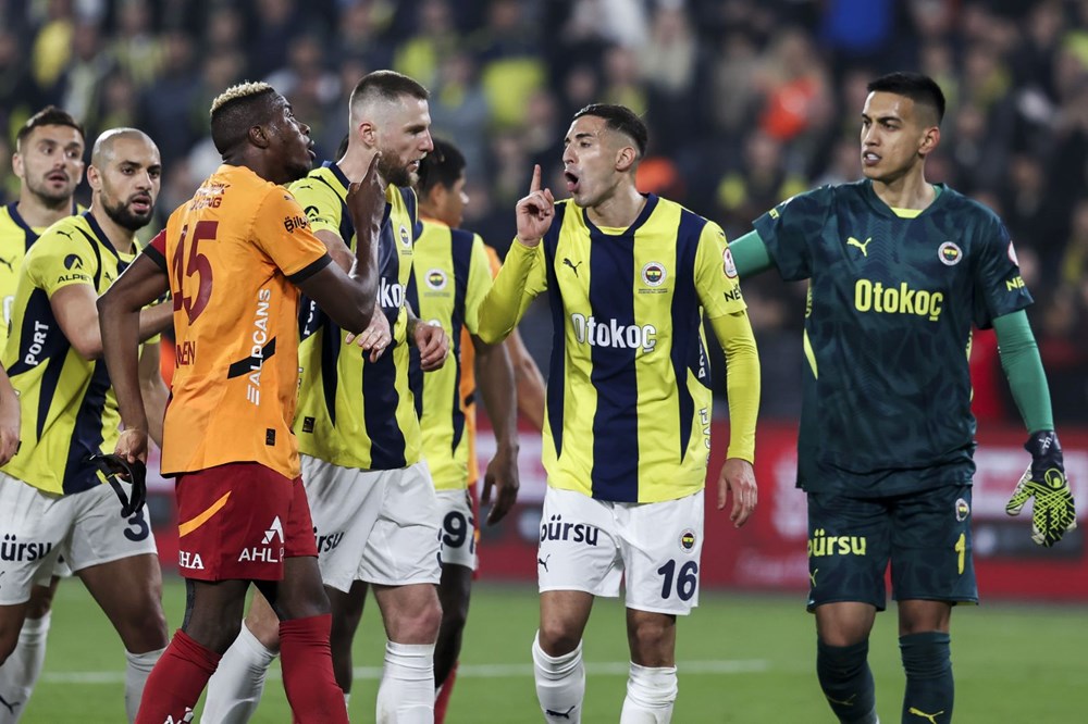 Derbi Zaferi Sonrası Yorumlar Coştu: Galatasaray, Fenerbahçe'yi Kupa Dışına İtti, Eleştirmenler İki Uca Bölündü! 80