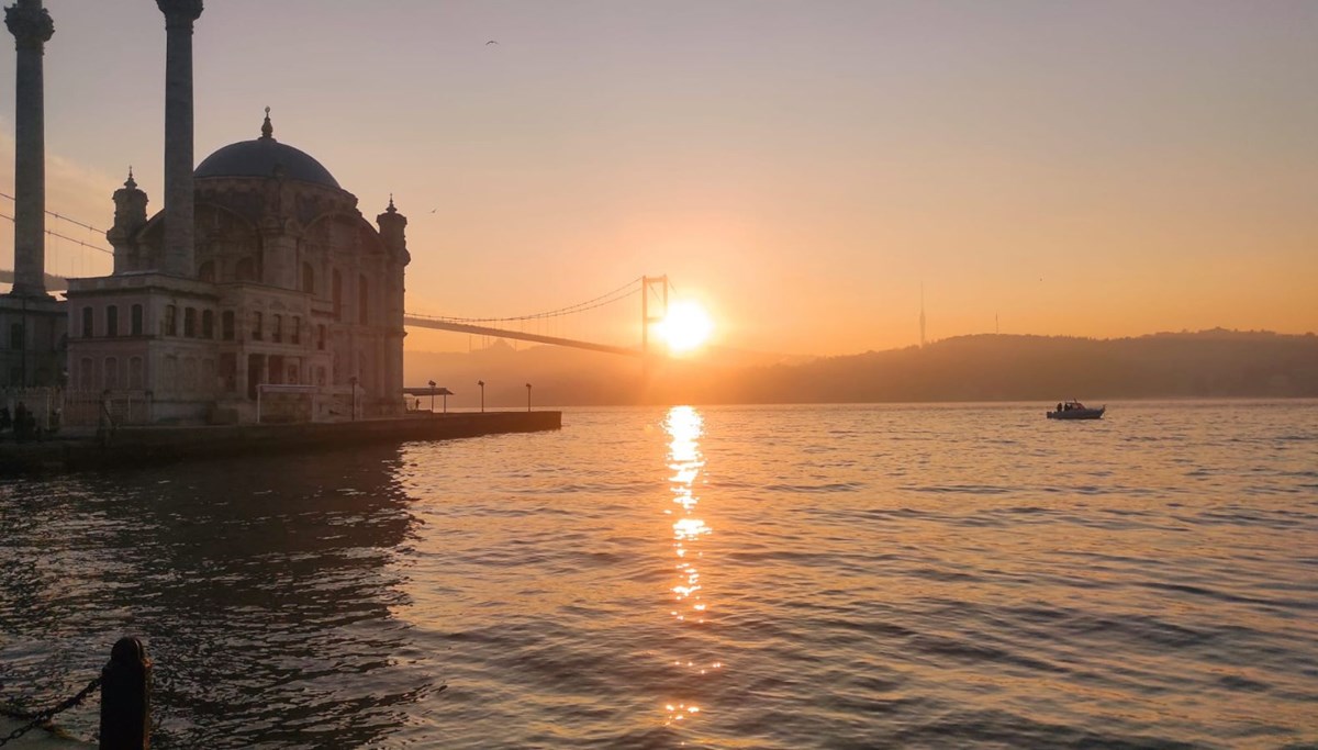 İstanbul Boğazı sis altında