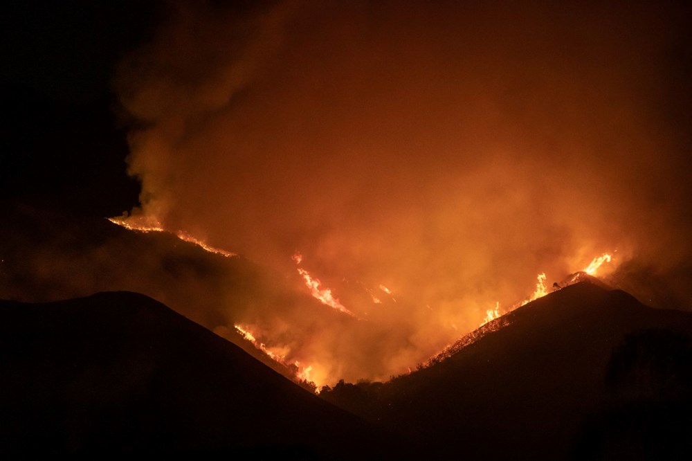 California’da üç orman yangını: 100 bin dönümden fazla alan kül oldu - 2