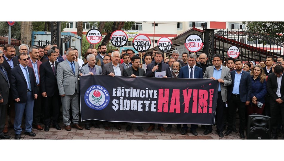 Okul basıp idarecileri darp eden 3 öğrenci yakınına gözaltı