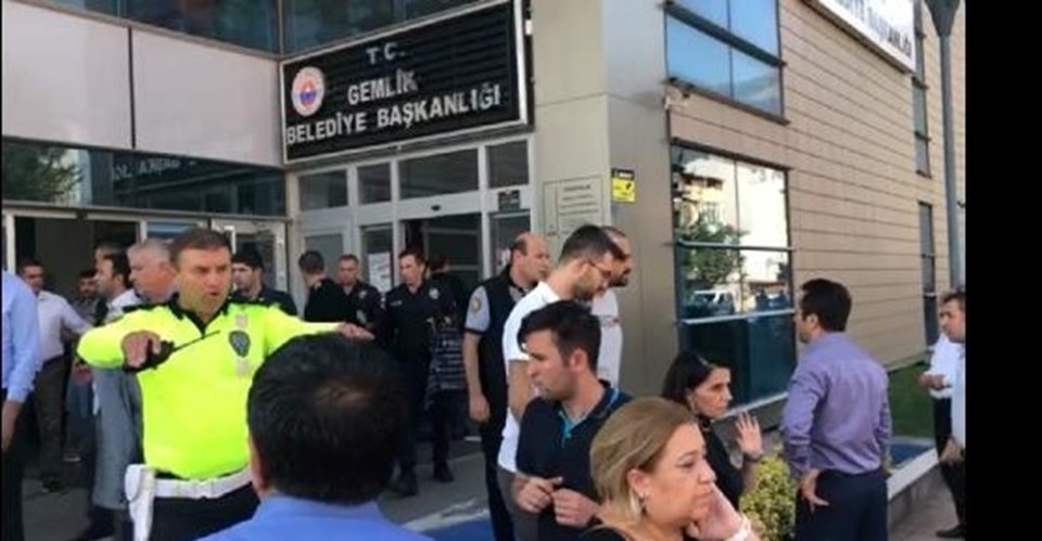 Bursa Gemlik Belediyesi'nde başkan yardımcısını rehin alan şüpheli tutuklandı - 2