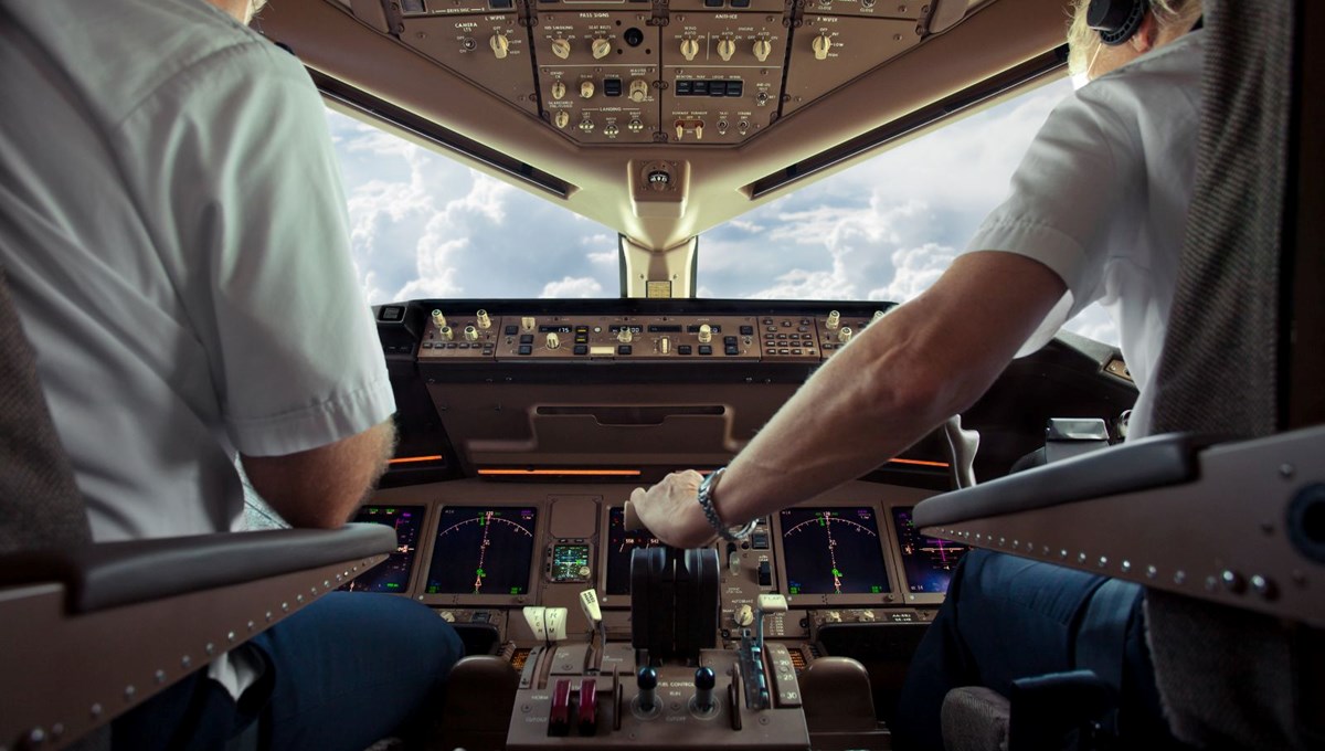 İstanbul semalarında zamanla yarış | Hamile yolcu uçakta düşük yaptı, pilot ve kule alarma geçti: “Efendim bir yolcumuz düşük yaptı” İstanbul semalarında zamanla yarış | Hamile yolcu uçakta düşük yaptı, pilot ve kule alarma geçti: “Efendim bir yolcumuz düşük yaptı”