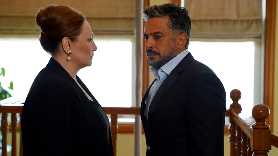 Emre Altuğ'dan "Yalı Çapkını" paylaşımı: Gel bakalım Orhan - 2