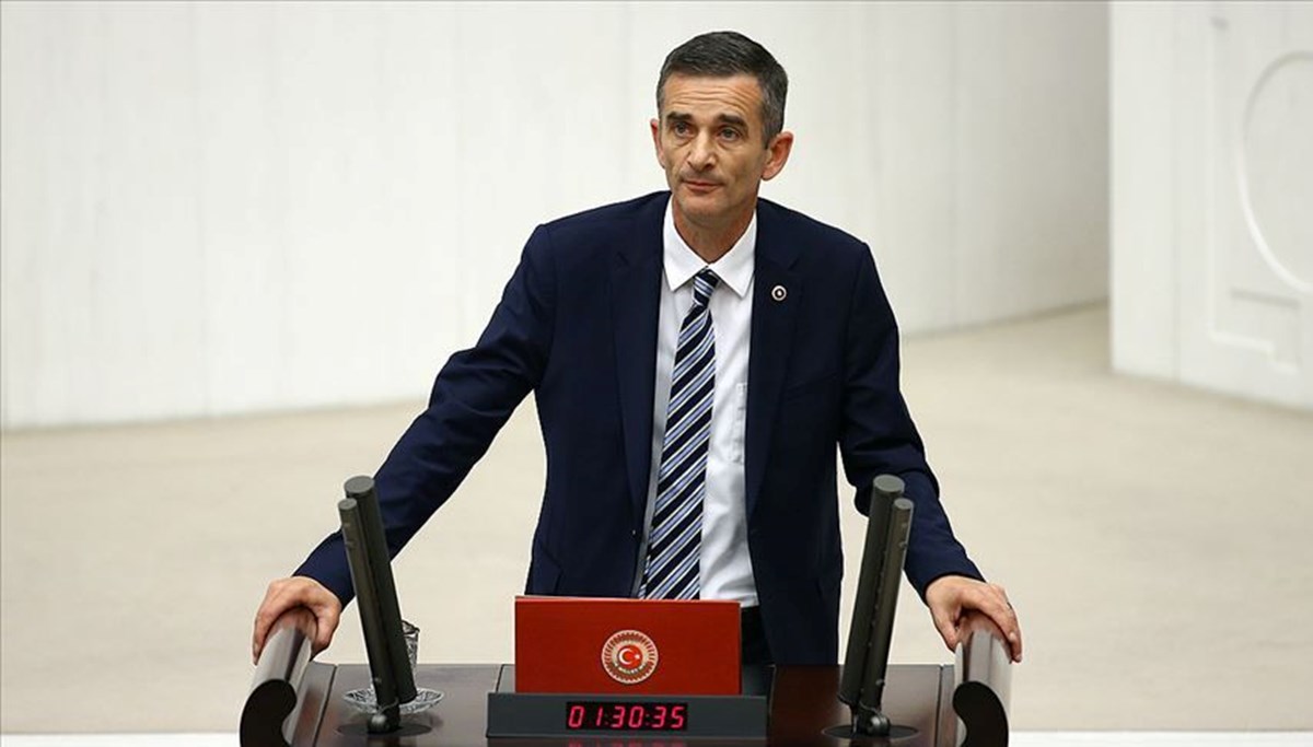 Ümit Dikbayır kimdir? (Sakarya Milletvekili Ümit Dikbayır'ın biyografisi) Ümit Dikbayır kimdir? (Sakarya Milletvekili Ümit Dikbayır'ın biyografisi)