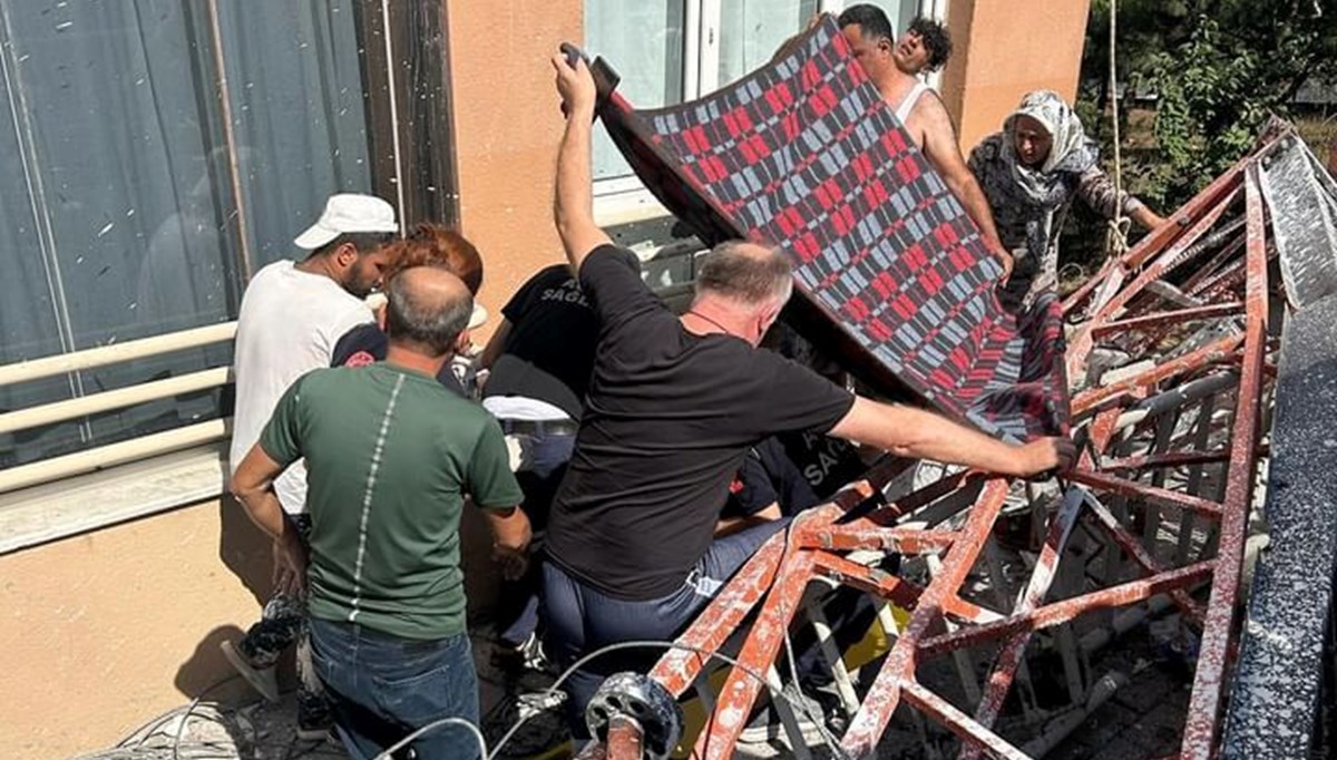 Başakşehir’de inşaat işçileri çöken iskelenin altında kaldı Başakşehir’de inşaat işçileri çöken iskelenin altında kaldı