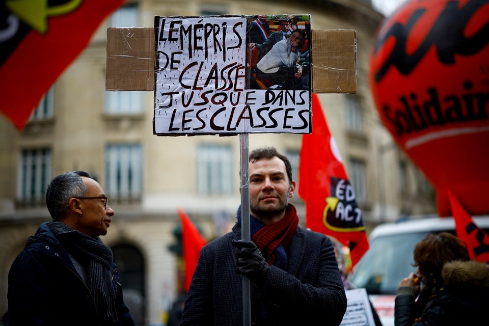 Paris'te öğretmenler maaş artışı talebiyle sokağa çıktı - 1