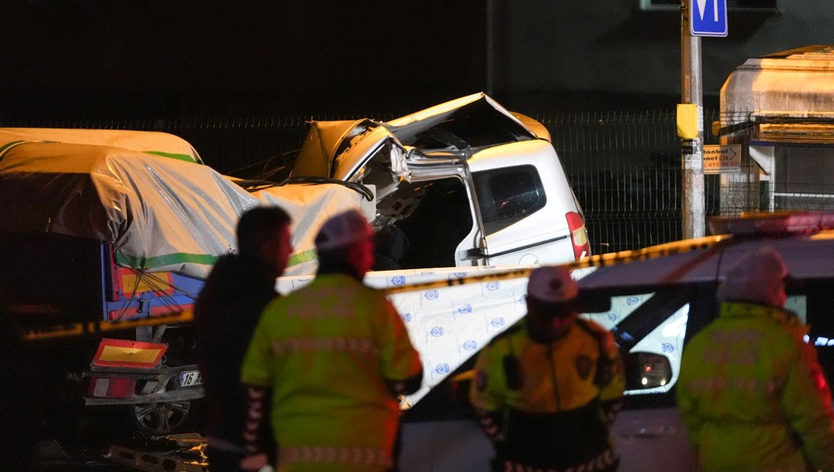Polisten kaçtı TIR'a çarptı Polisten kaçtı TIR'a çarptı