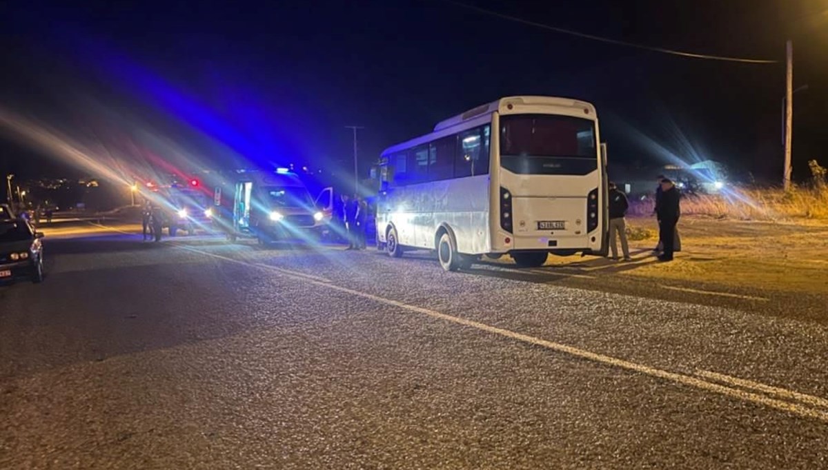 Kütahya'da işçi servisi ile hafif ticari araç çarpıştı: 10 yaralı Kütahya'da işçi servisi ile hafif ticari araç çarpıştı: 10 yaralı