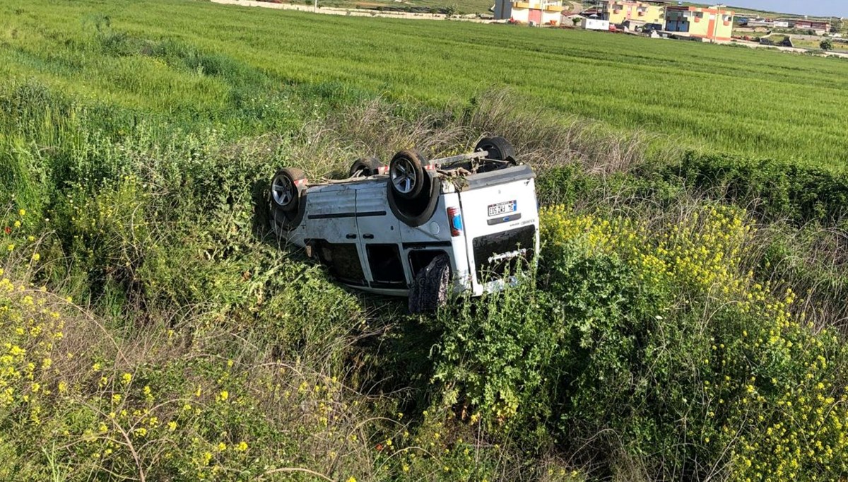 Gaziantep'te hafif ticari araç devrildi: 6 yaralı