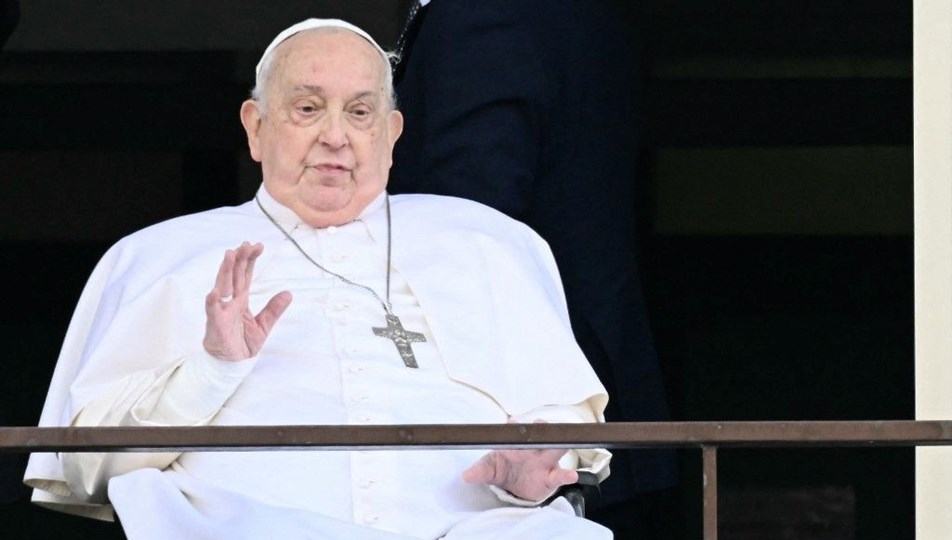 Papa Francis, 5 hafta sonra ilk kez hastanede görüntülendi