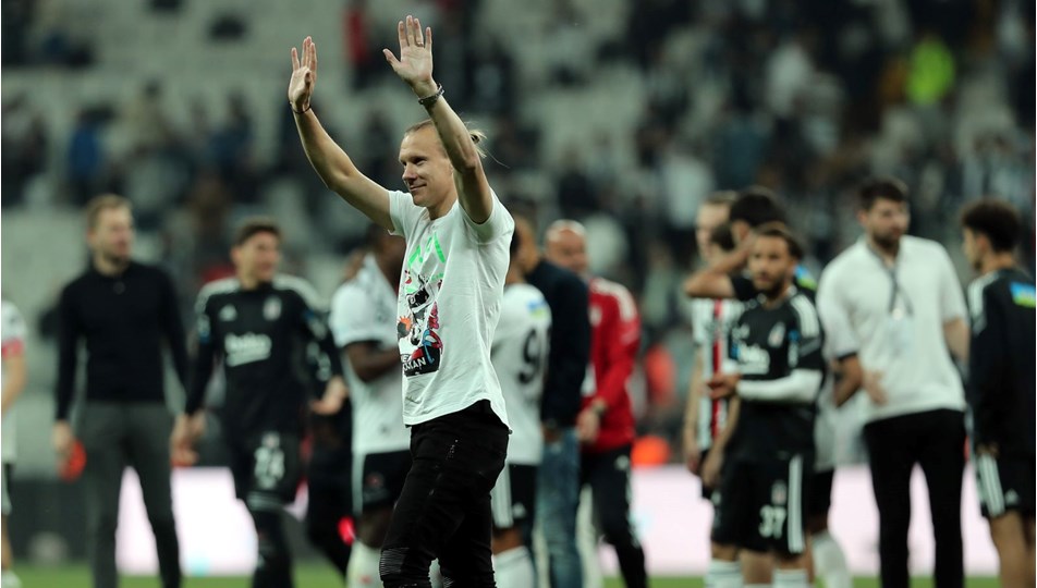 Vida’dan tribünlere veda