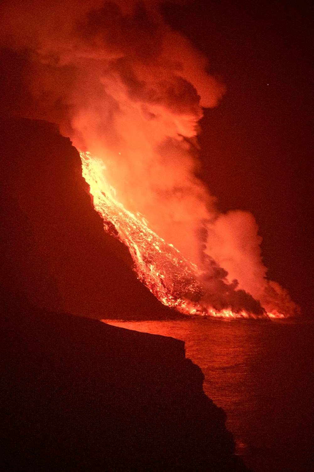 La Palma'da
yanardağ nedeniyle evlerini kaybeden halk psikolojik yıkım yaşıyor - 10
