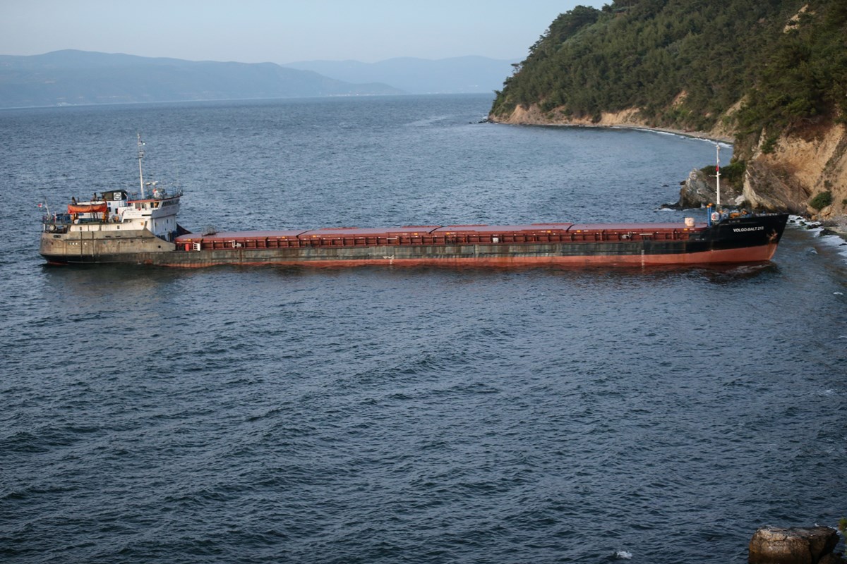 Kaptanı uyuduğu için karaya oturan gemi kurtarıldı