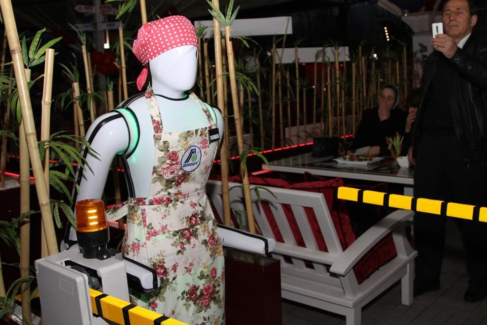 Konya’daki bu kafede çay servisini robot yapıyor - 1