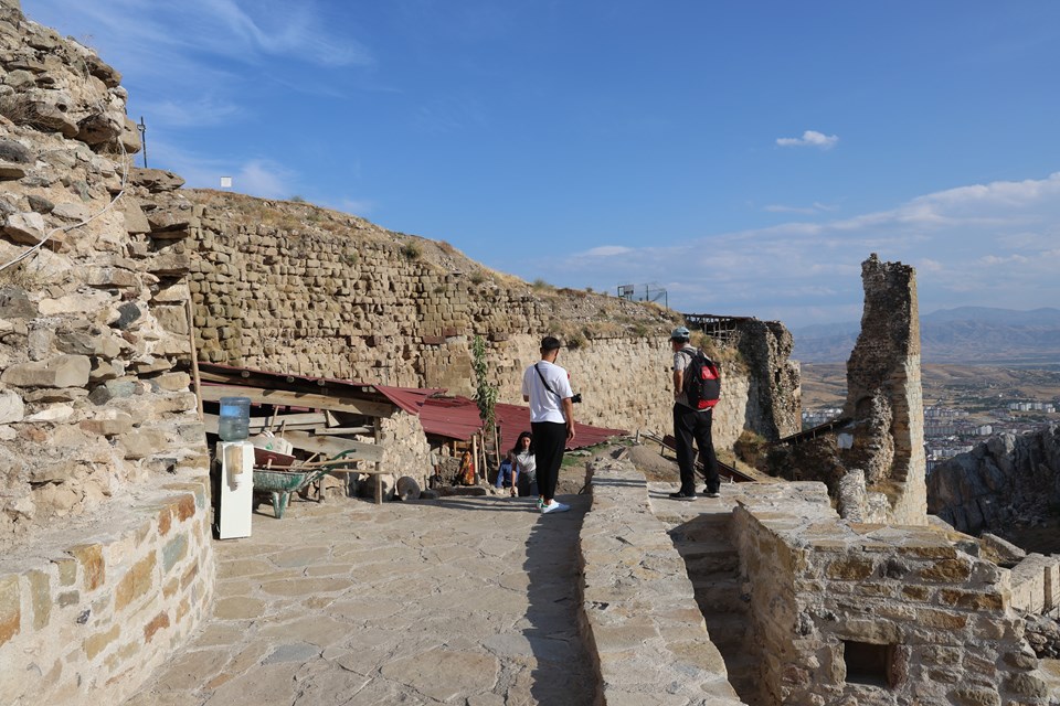 Harput Kalesi'nde bin yıllık sanayi sitesi keşfedildi - 3