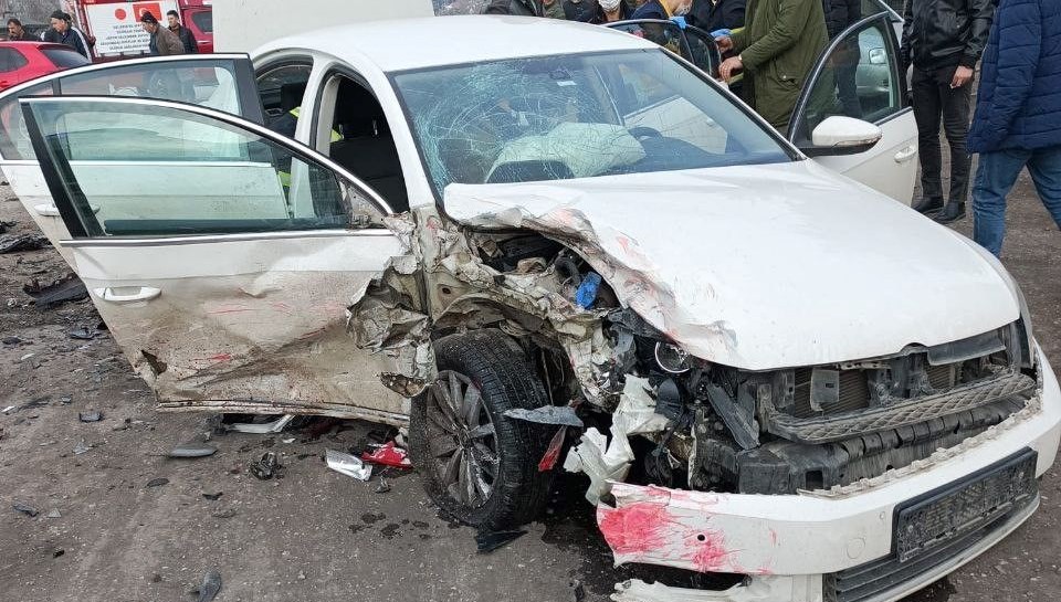 Amasya'da otomobiller kafa kafaya çarpıştı: 7 yaralı