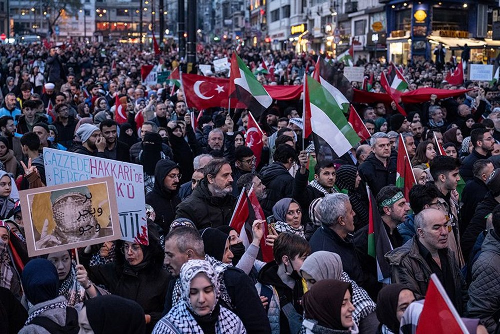 İstanbul'da tarihi buluşma: Binlerce kişi Galata Köprüsü'nde buluştu - 14