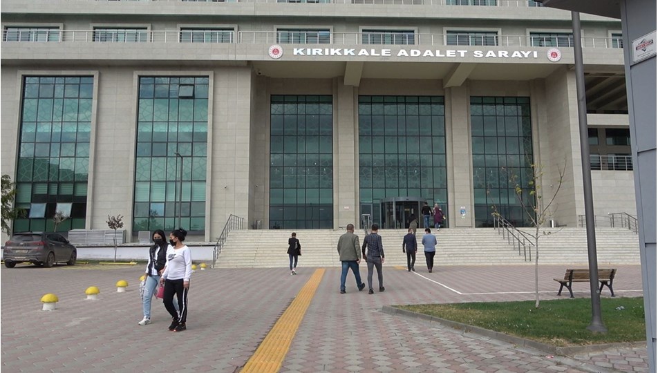 Bosanma Davasi Oncesi Esinin Bicakladigi Kadin Yaralandi Ntv