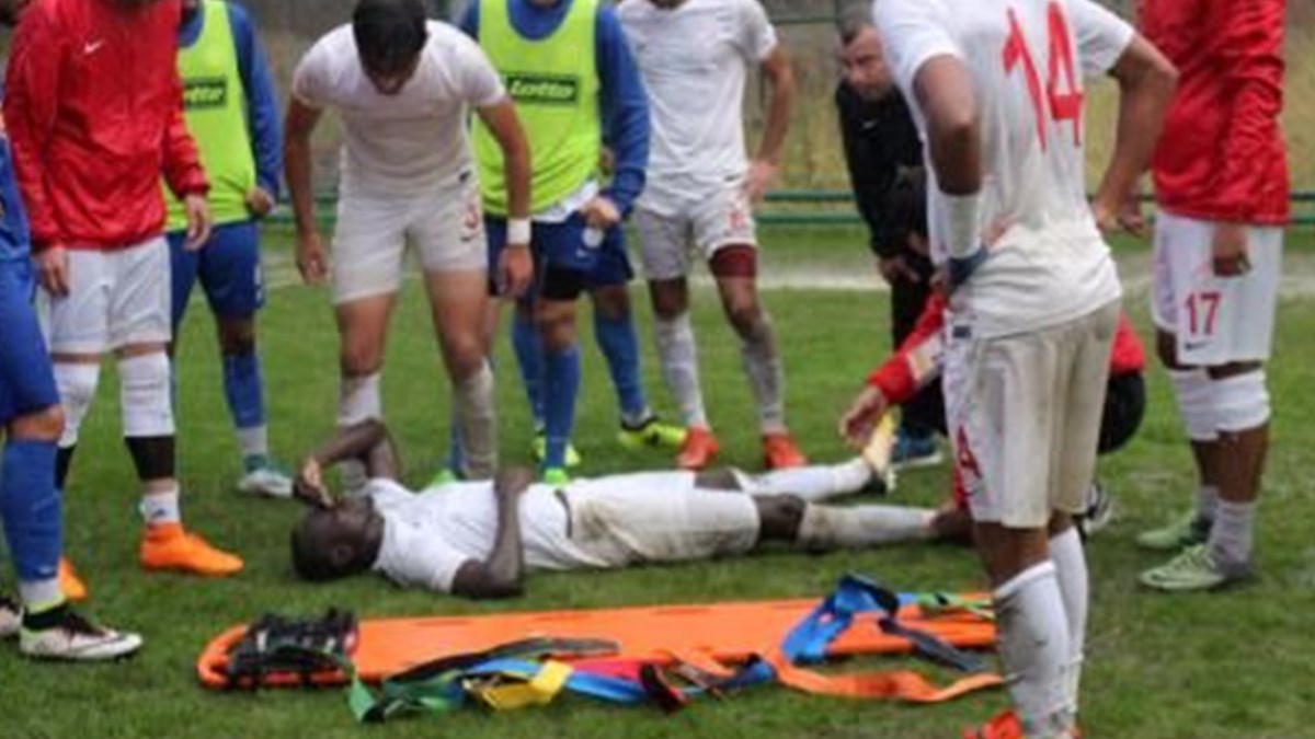 Rize De Gol Sevinci Yasayan Futbolcu Ayagini Kirdi Ntv
