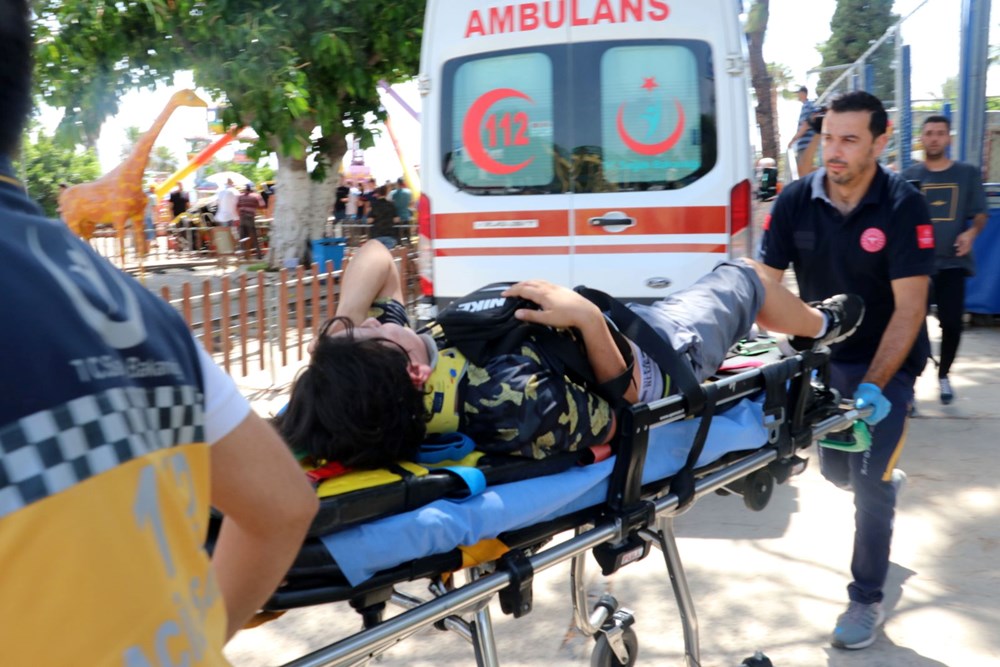 Lunaparkta oyuncak koparak düştü: Baş aşağı kurtarılmayı beklediler - 15