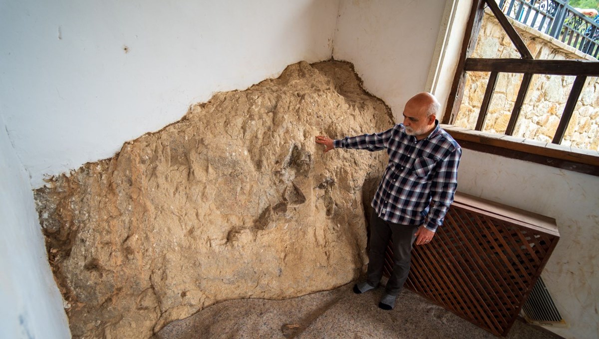 700 yıllık cami zamana meydan okuyor
