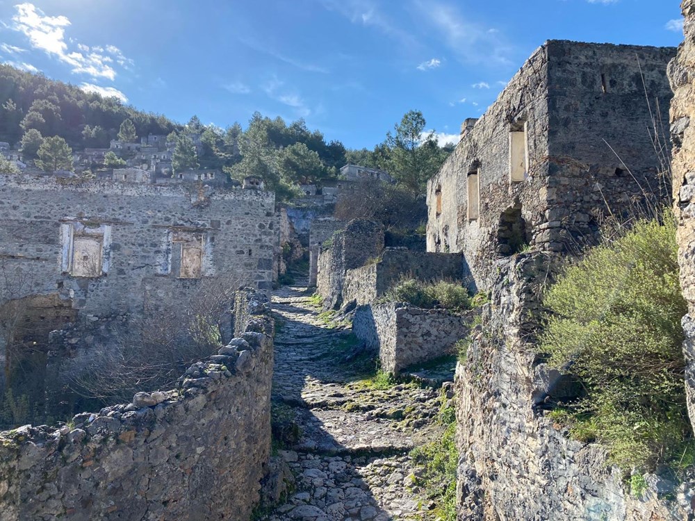 Despite the pandemic, the 'ghost village' is a tourist attraction - 7