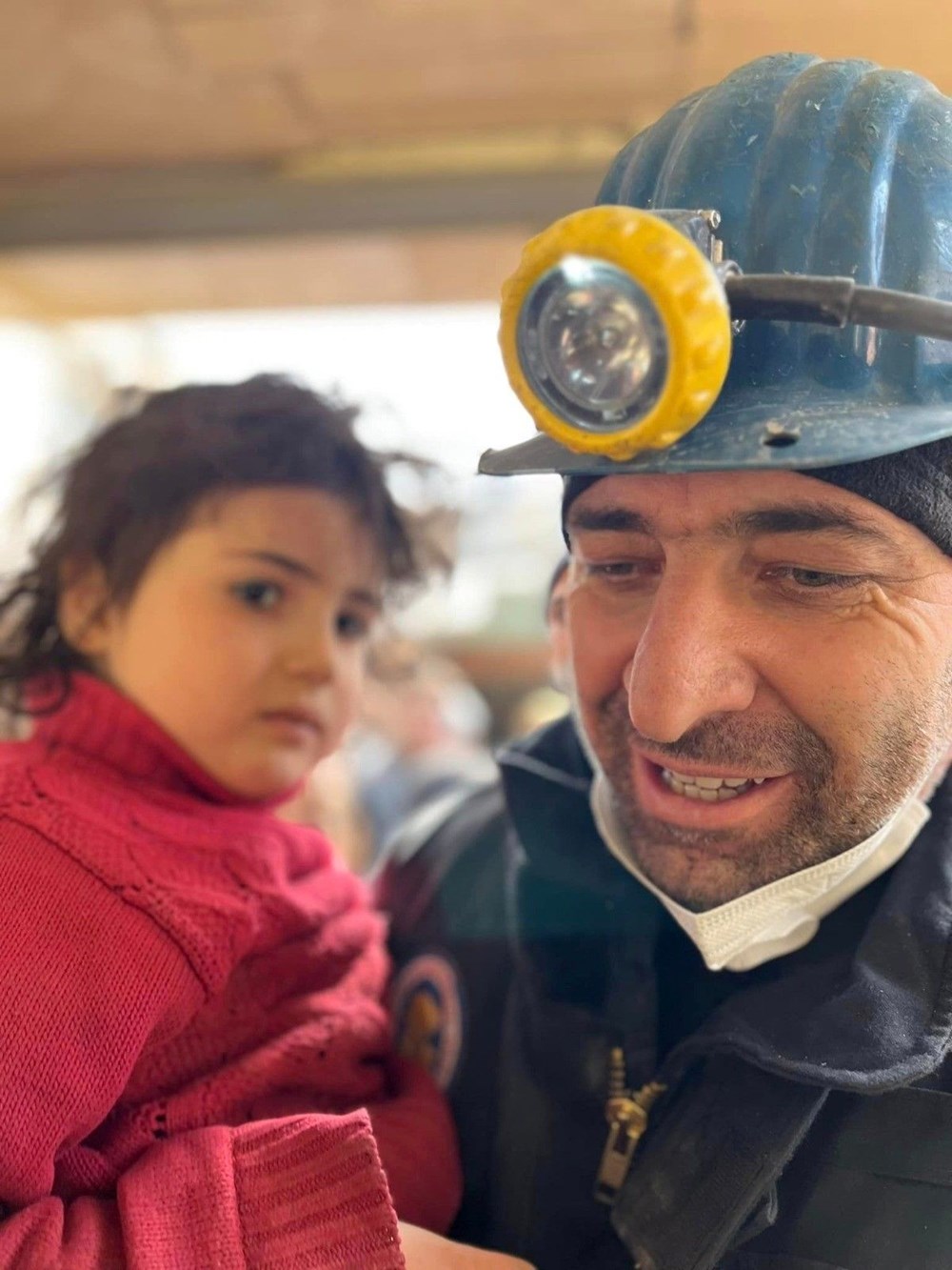 Enkaz altındakiler için zamana karşı yarış - 8