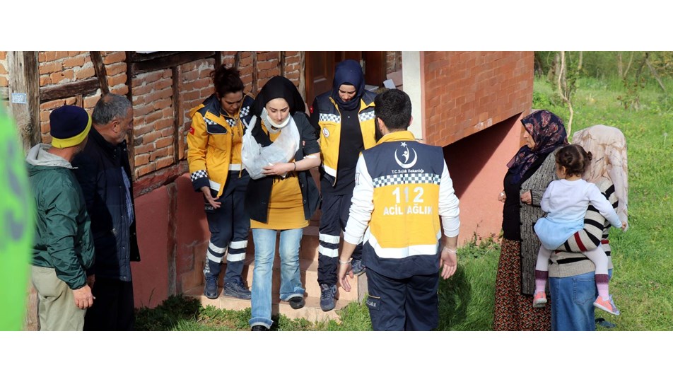Sohbet ederken balkondan düştüler
