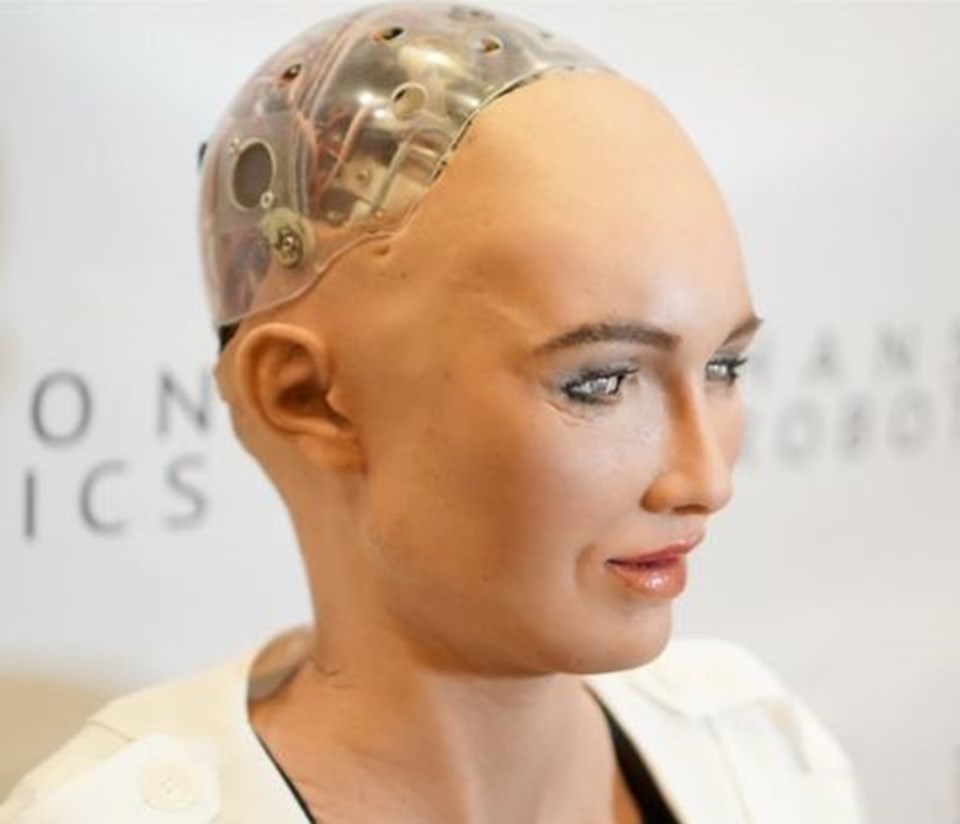Dünyanın ilk vatandaş robotu Sophia'nin artık bedeni var - 1
