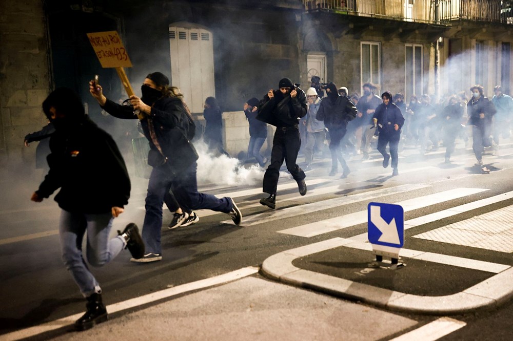 Fransa’da emeklilik reformu karşıtı gösteriler şiddetlendi: Bordeaux Belediye Binası ateşe verildi - 6